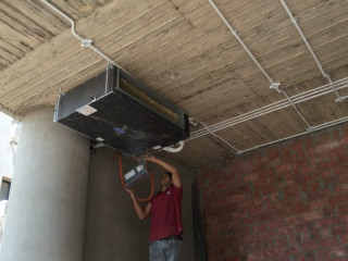 لو عايز نظام تكييف يجمع بين الأداء العالي والشكل الجمالي، الكونسيلد هو الحل الأمثل